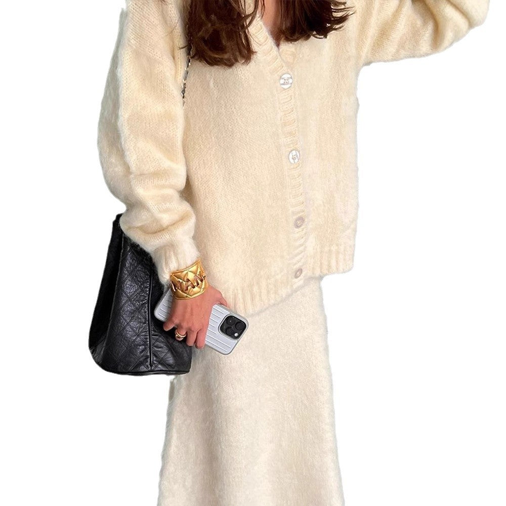 Cardigan pour dames en tricot doux avec décolleté en V et détails de boutons Chic und Stil
