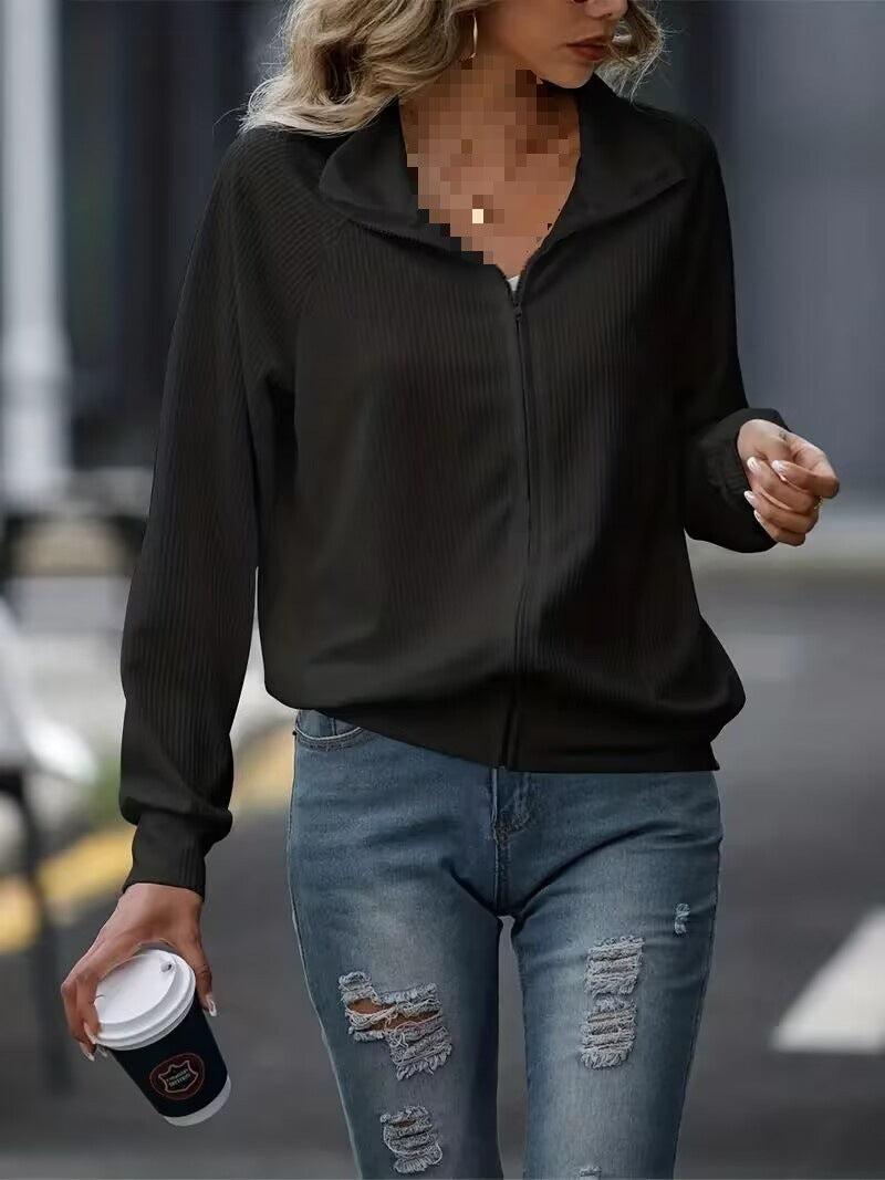 Veste zippée sportive pour femmes avec structure en côtes et élégant col montant Chic und Stil