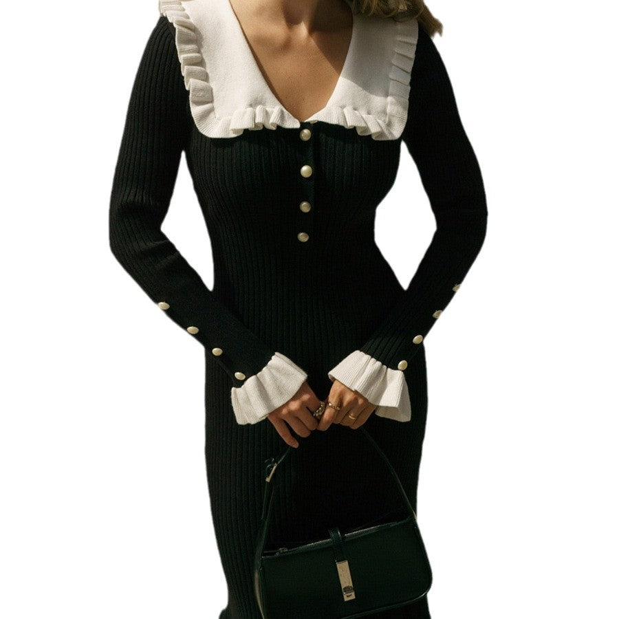 Robe en tricot raffinée pour femmes avec détails en volants et ornementation en boutons perlés Chic und Stil