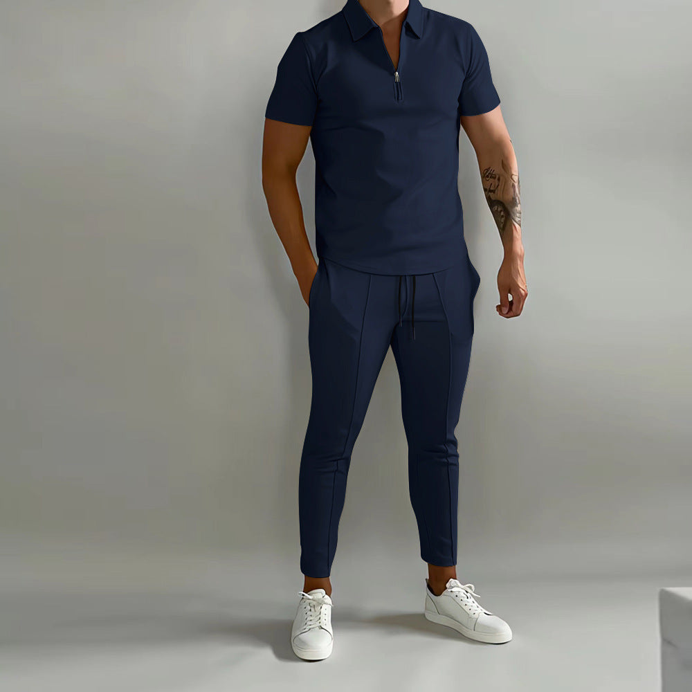 Chemise polo tendance pour hommes avec fermeture éclair de haute qualité et pantalon slim-fit stylé Chic und Stil