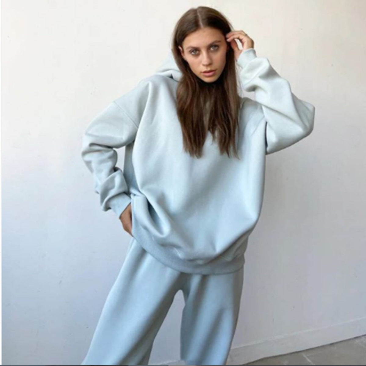 Comfortable women’s hoodie set and chic jogging pants