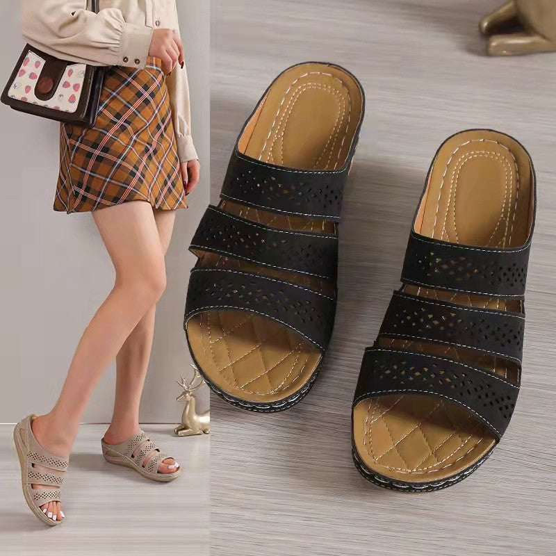 Sandales à brides séparatrices confortables pour dames avec des brides perforées et une semelle anatomique Chic und Stil