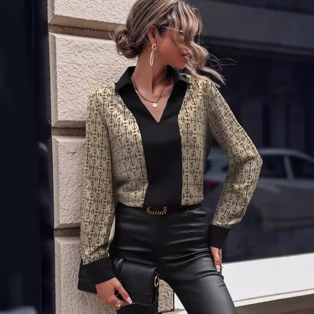 Blouse pour femmes avec un mélange de motifs moderne et un élégant décolleté en V Chic und Stil