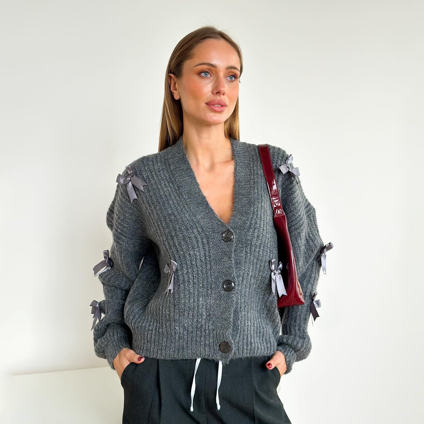 Cardigan pour femmes avec des détails romantiques en volants Chic und Stil