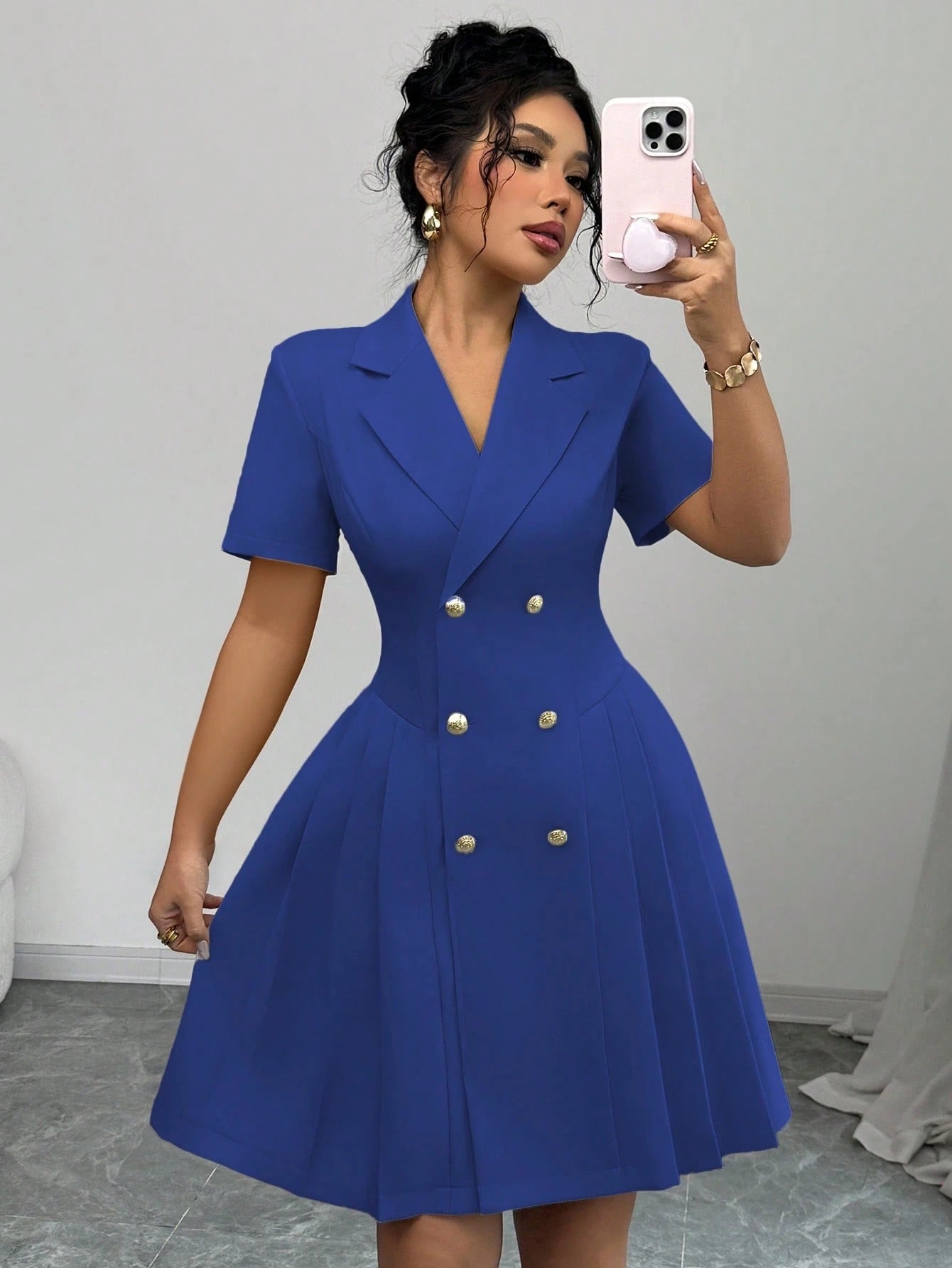 Robe plissée élégante à double boutonnage pour femmes Chic und Stil