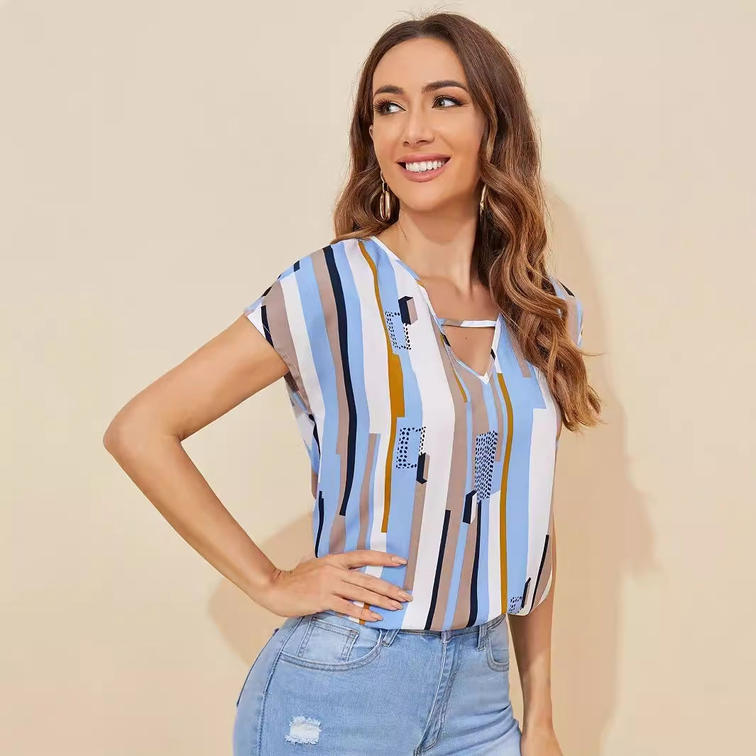Chemisier pour femmes avec impression graphique moderne et décolleté en V Chic und Stil