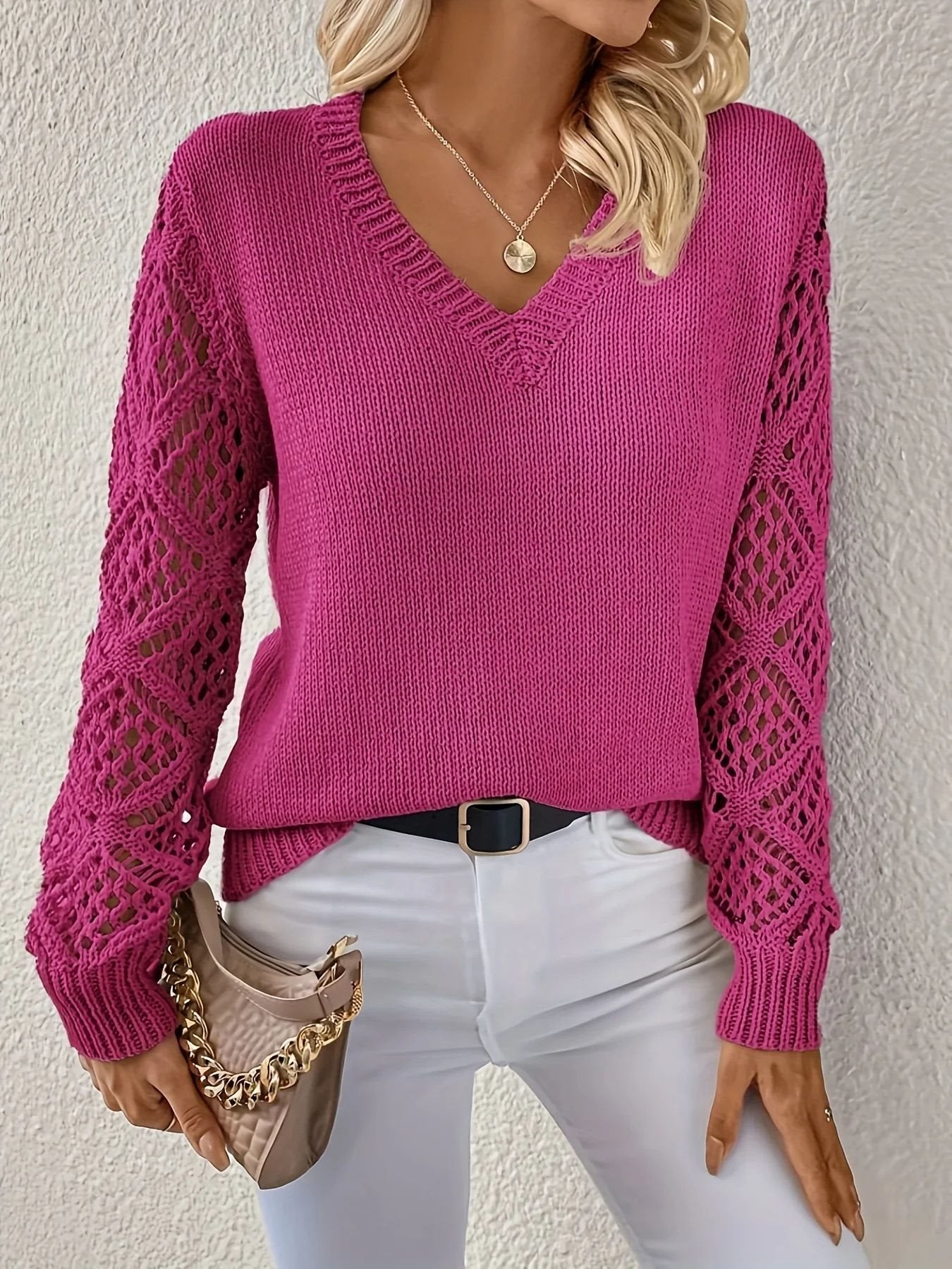 Pull en tricot pour femmes avec des manches en dentelle raffinées et un col en V Chic und Stil