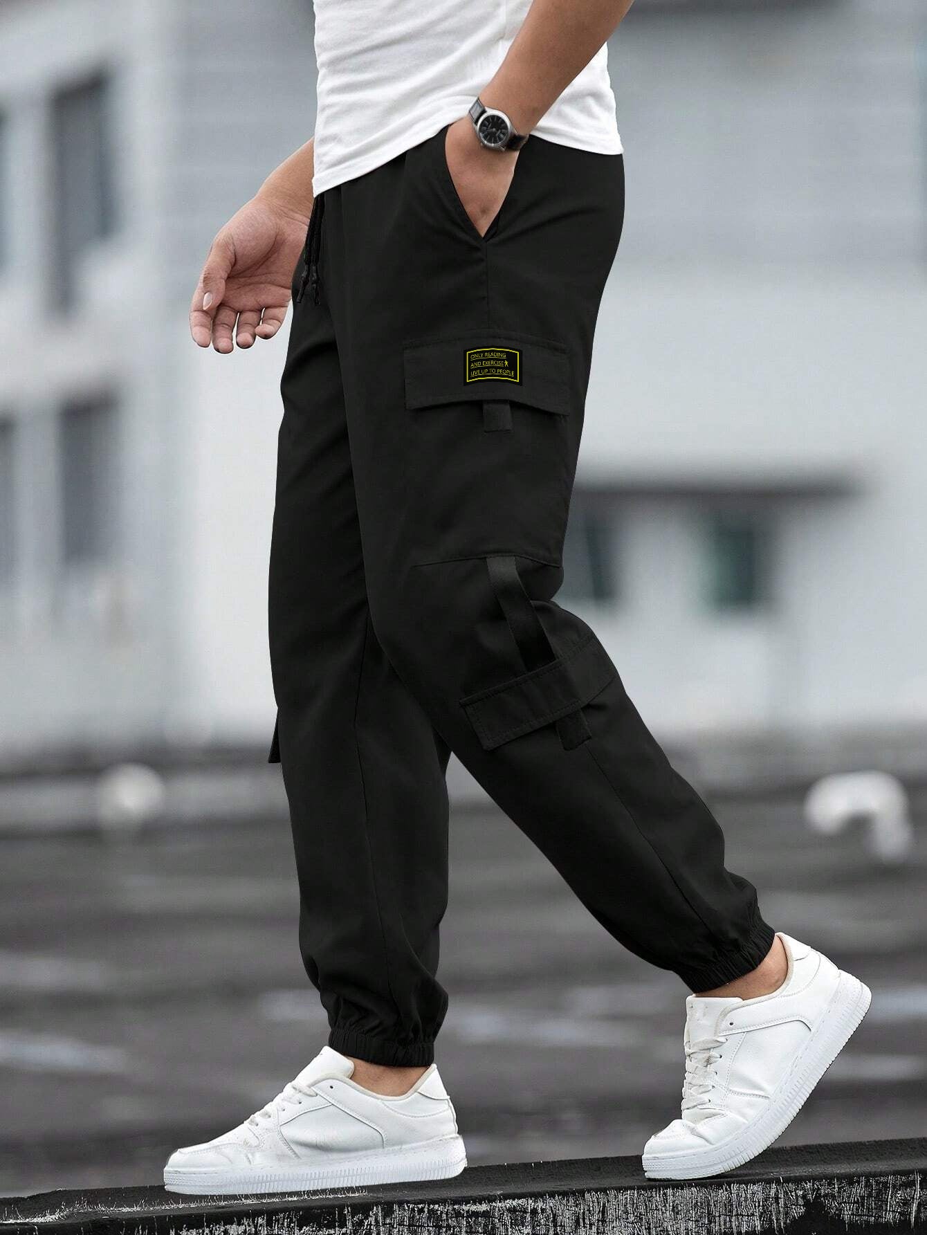 Pantalon cargo décontracté pour hommes avec taille ajustable et poches zippées pratiques Chic und Stil