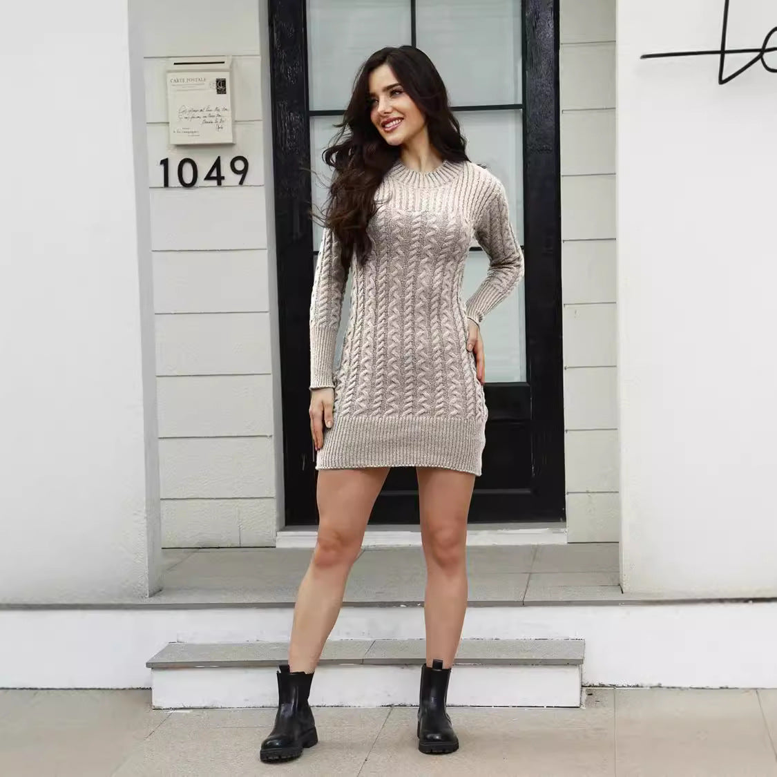 Robe en tricot pour femmes avec un motif de tresses artistique et une coupe ajustée Chic und Stil