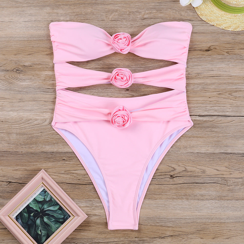 Maillot de bain une pièce pour femmes avec un froncé raffiné et de délicates applications de fleurs Chic und Stil