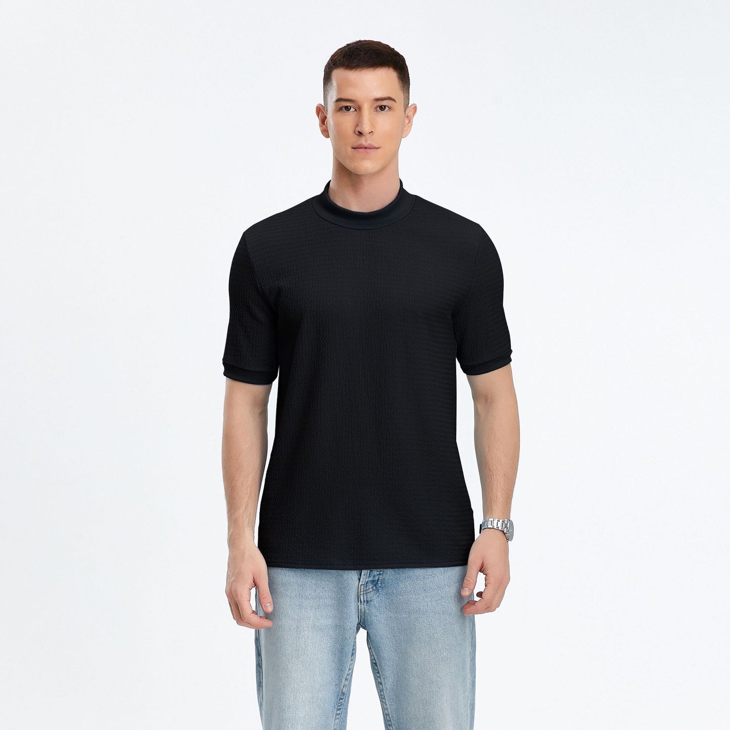 Haut à manches courtes pour hommes avec col montant moderne et tissu texturé Chic und Stil
