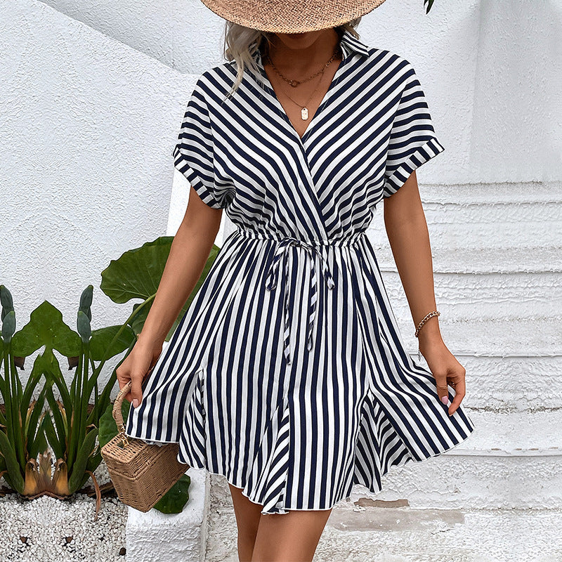 Robe portefeuille rayée pour femmes avec cinch à la taille ajustable Chic und Stil