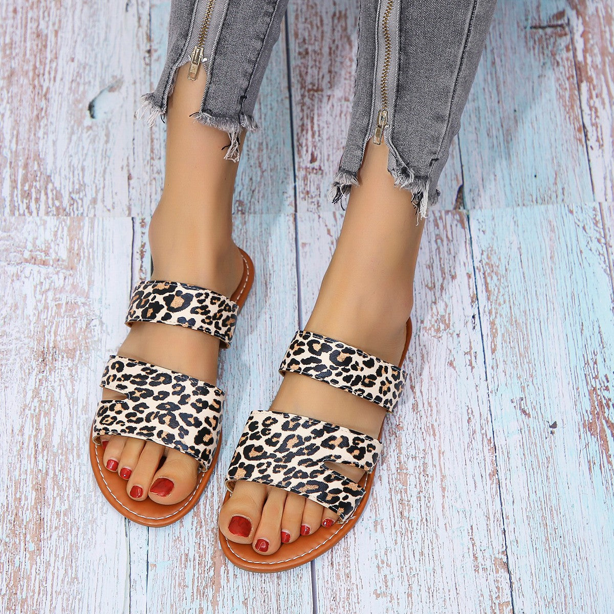 Sandales de loisirs pour femmes à la mode avec double sangle au design léopard Chic und Stil