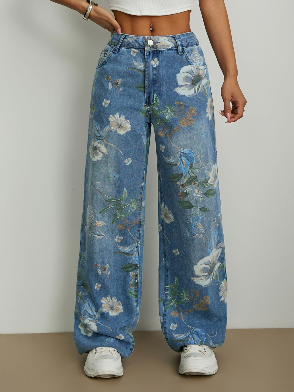 Jeans amples pour femmes avec design floral Chic und Stil