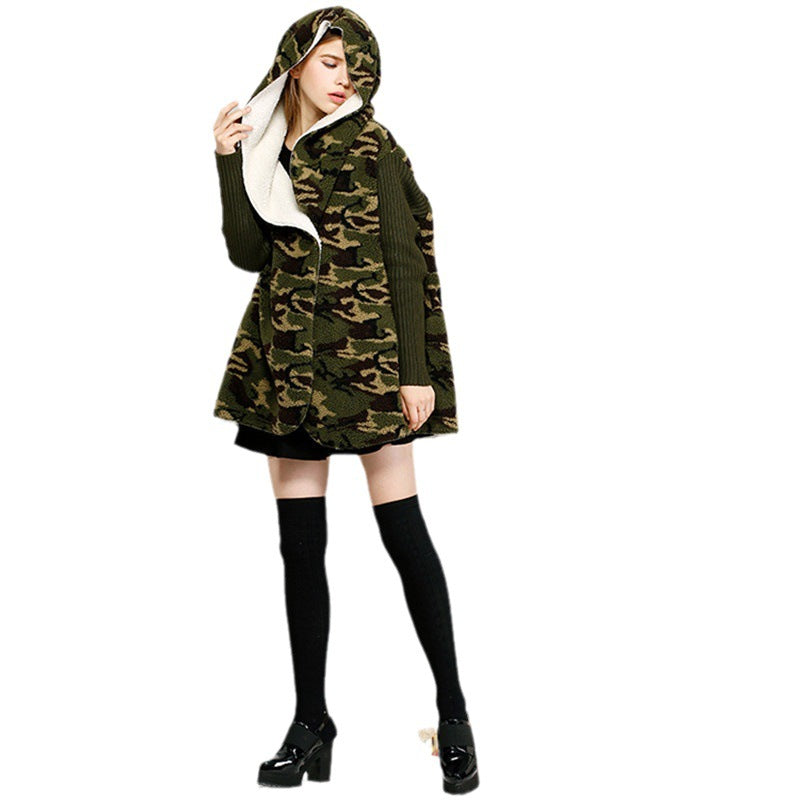 Dame veste à capuche au design camouflage moderne avec intérieur douillet Chic und Stil