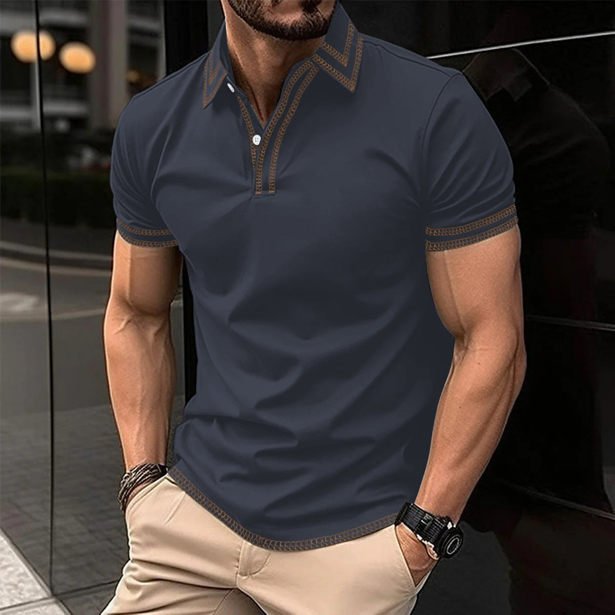 Polo pour homme stylé avec des détails de broderie tendance Chic und Stil