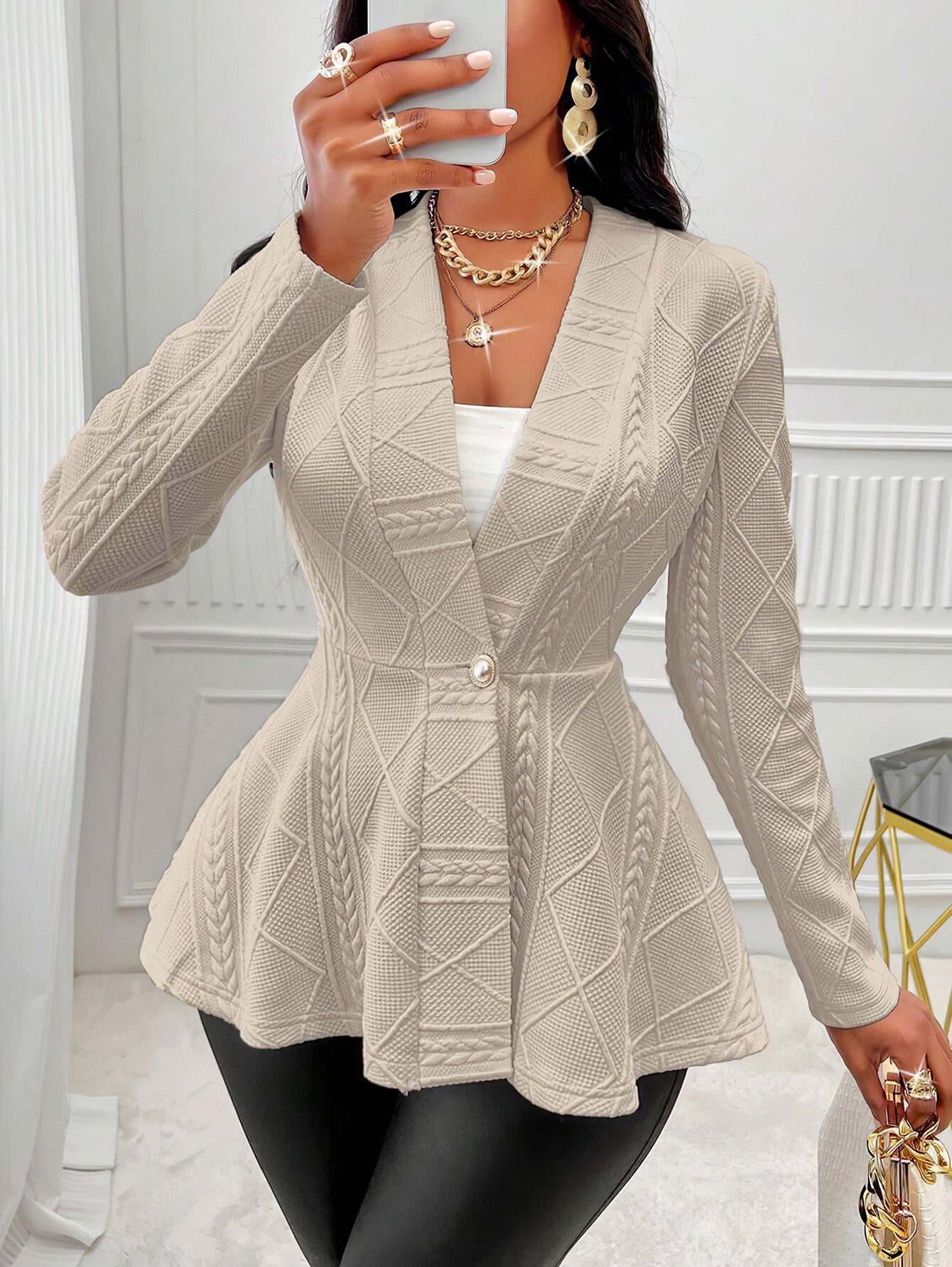 Blazer féminin à la mode avec design texturé et détails cintrés Chic und Stil