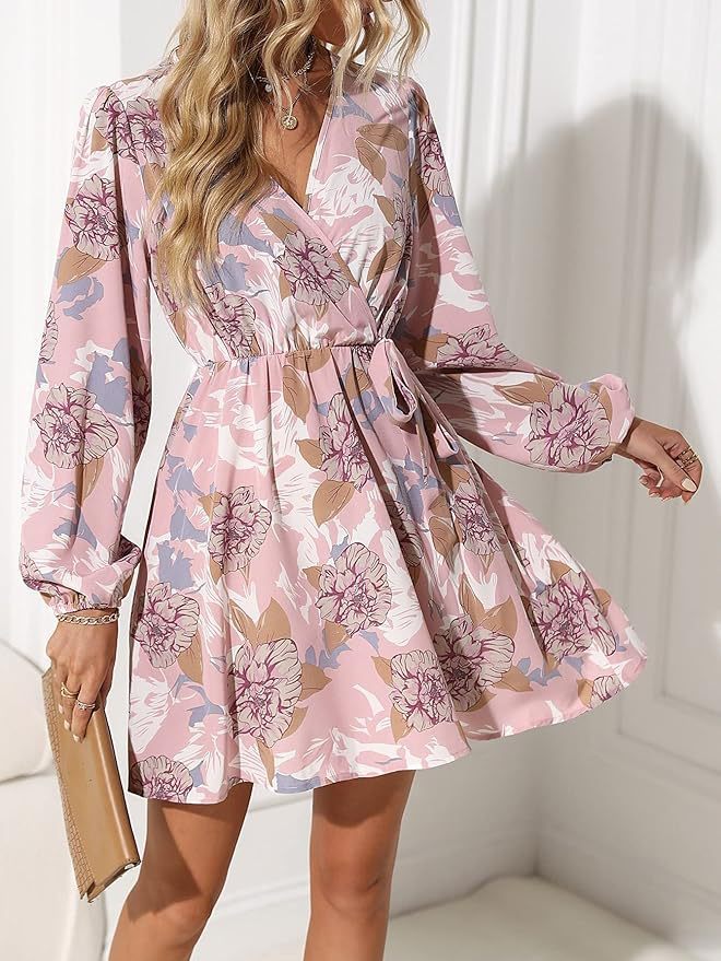 Robe portefeuille pour femmes avec des manches volumineuses et un design floral Chic und Stil