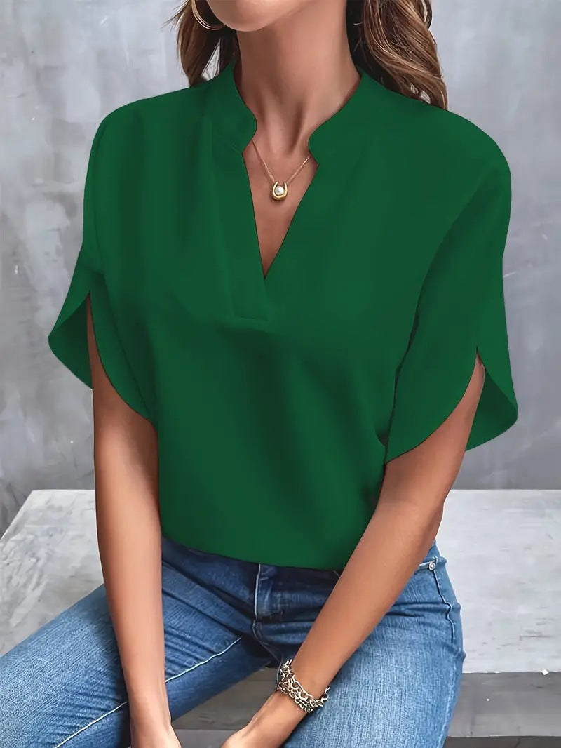 Women's blouse with a relaxed fit and elegant details Chic und Stil