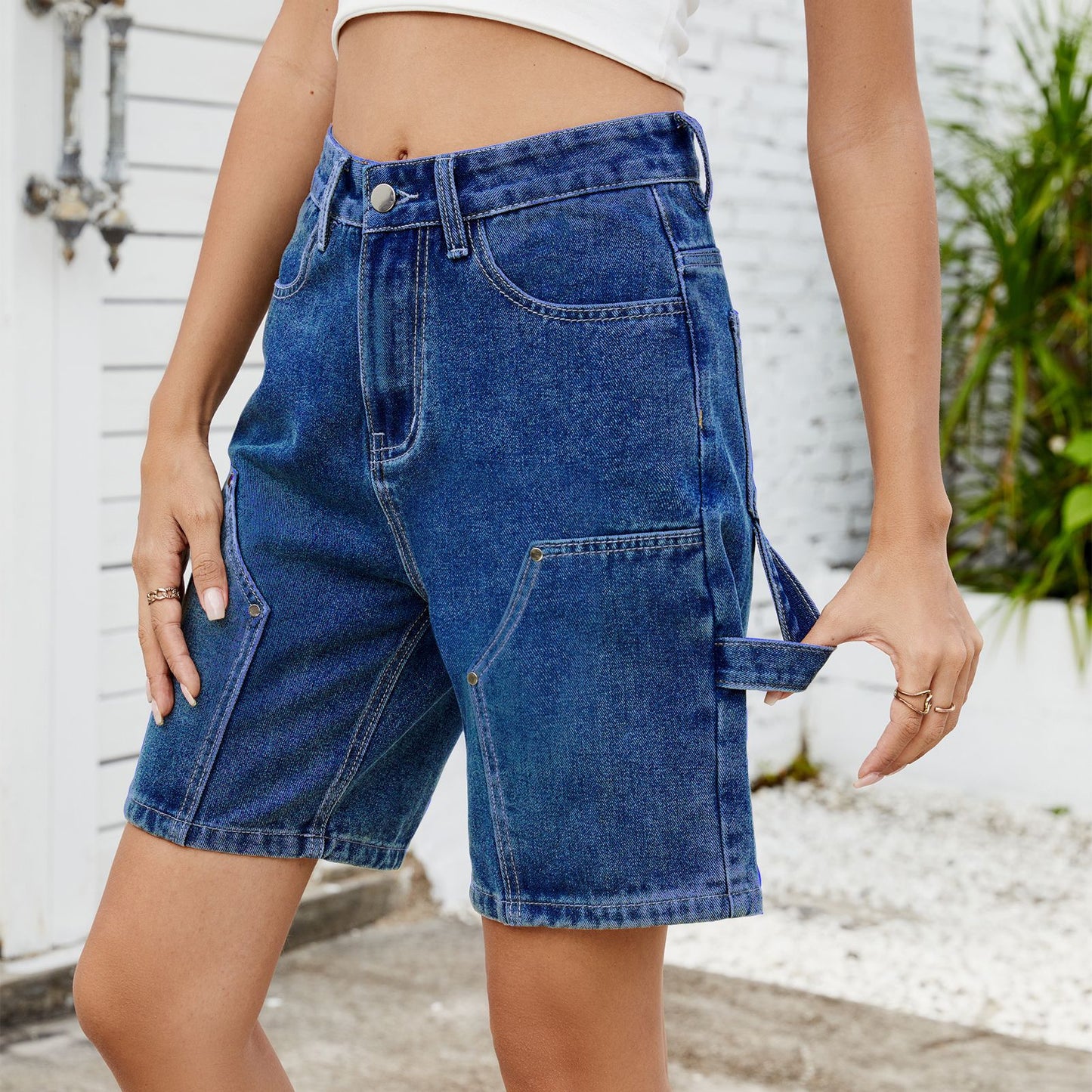 Chic und Stil Women's Utility Denim Shorts