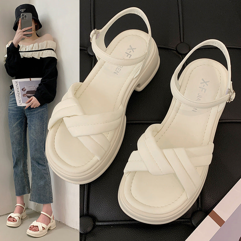 Sandales pour femmes avec des bretelles croisées élégantes et un talon bloc confortable Chic und Stil