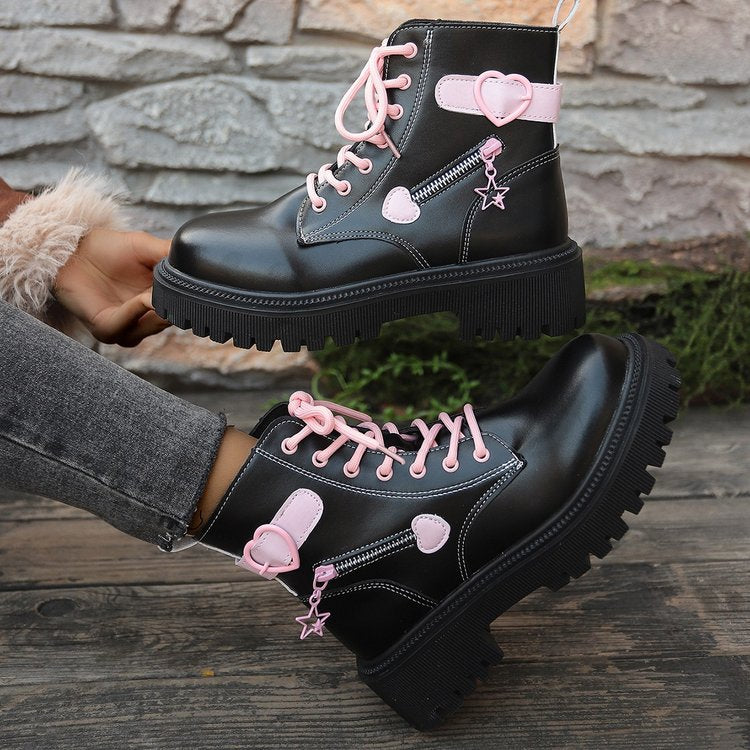 Bottes à la mode pour dames avec des détails en forme de cœur et d'étoile Chic und Stil