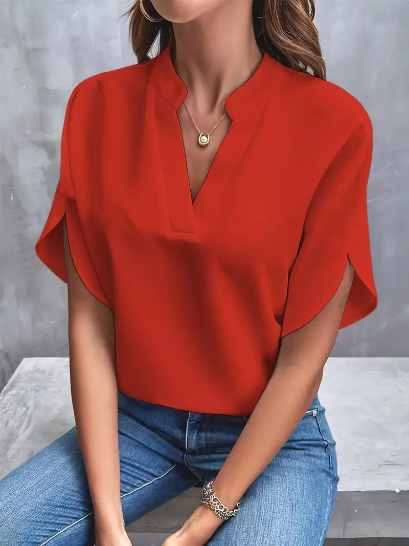 Women's blouse with a relaxed fit and elegant details Chic und Stil