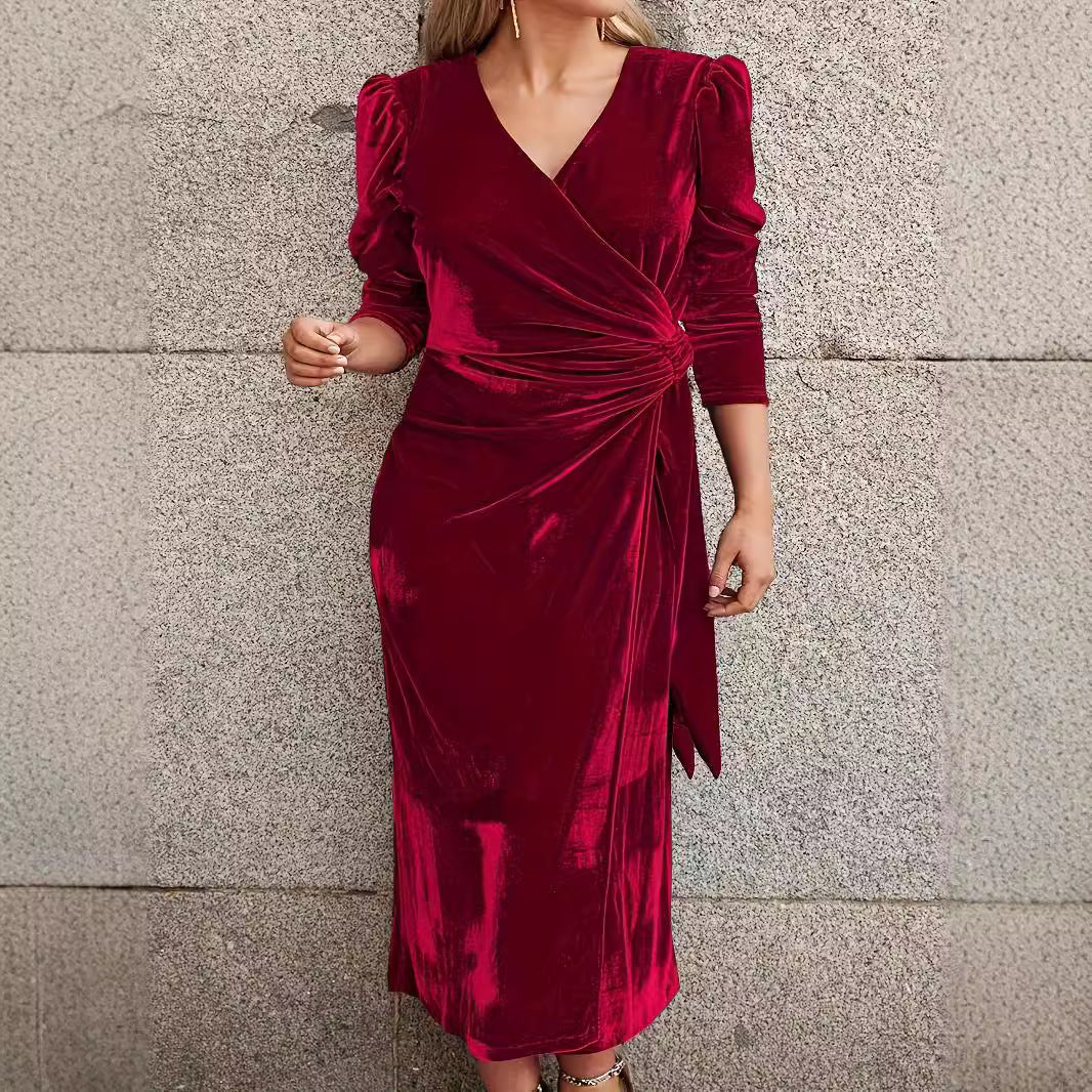 Robe portefeuille pour femmes en velours luxueux avec des manches bouffantes structurées et un décolleté en V profond Chic und Stil