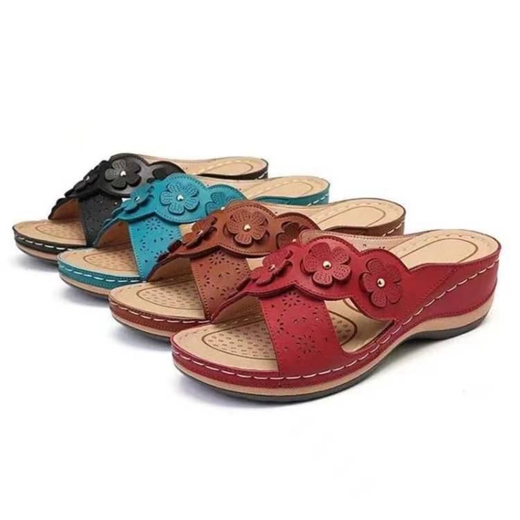 Sandales confortables pour femmes avec des appliqués floraux tendance Chic und Stil