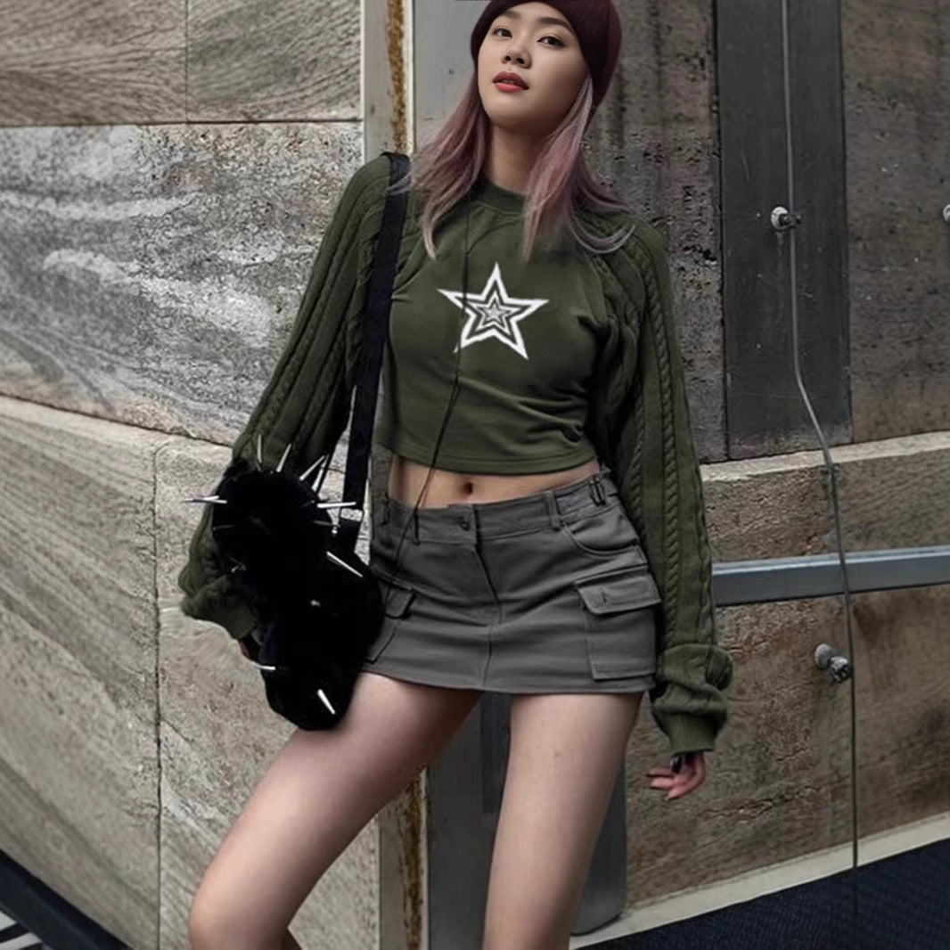 Pull cropped pour femmes avec motif étoilé graphique et design de manches texturé Chic und Stil