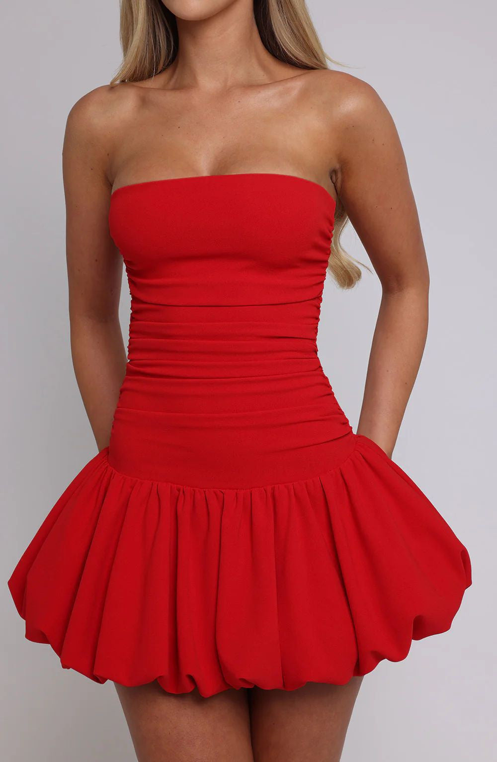 Robe mini femme avec volants et design sans bretelles Chic und Stil