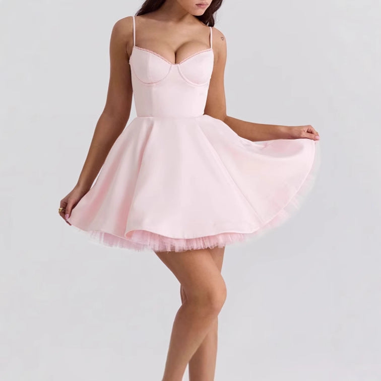 Robe patineuse femme avec de délicates bretelles spaghetti et un élégant corset taille Chic und Stil