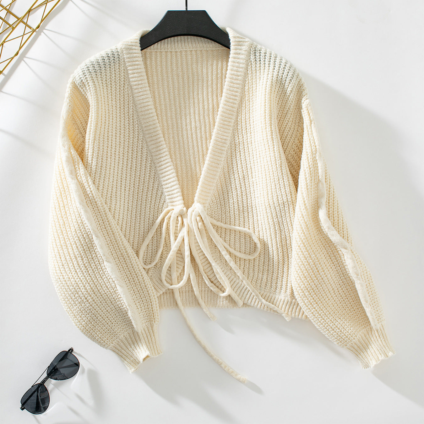 Veste tricot femme avec des manches volumineuses et des liens décoratifs Chic und Stil