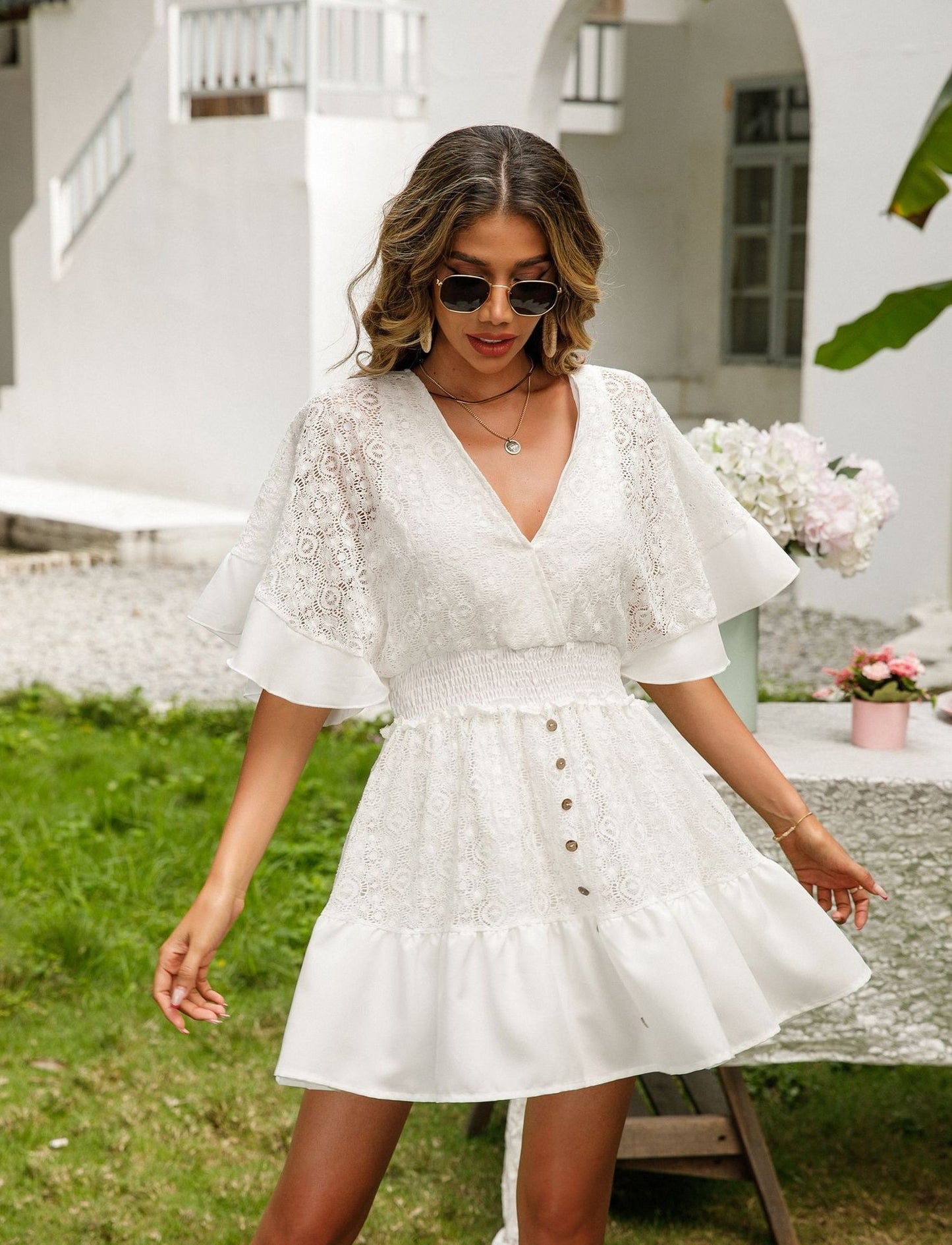 Robe portefeuille à manches évasées en dentelle Chic und Stil
