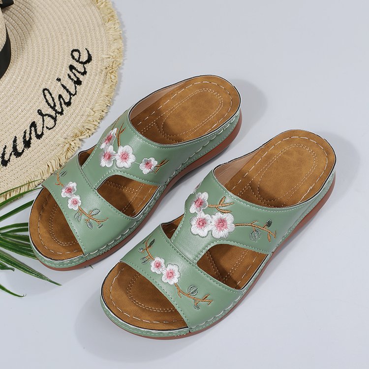 Sandales à brides féminines à broderies florales et semelle intérieure confortable Chic und Stil
