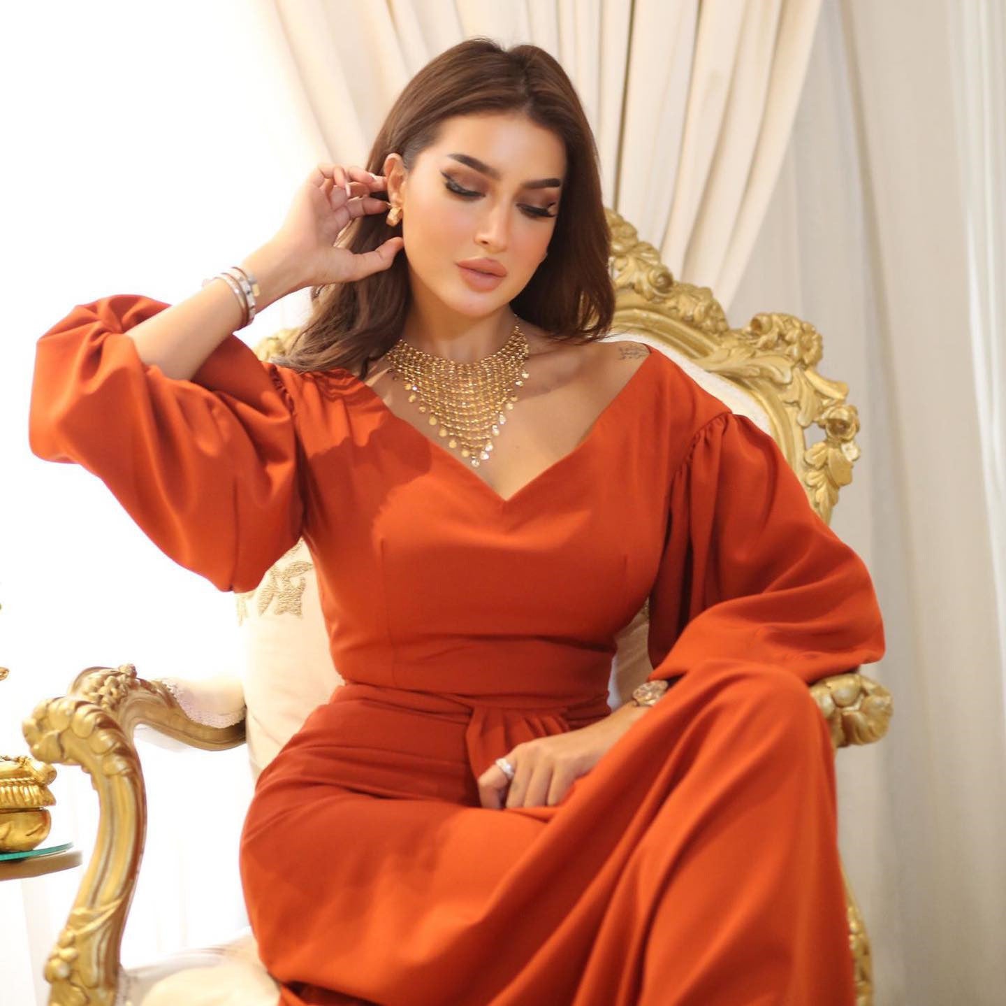 Dames Élégante Robe Maxi avec des Manches Volumineuses et un Drapé Cintré Chic und Stil