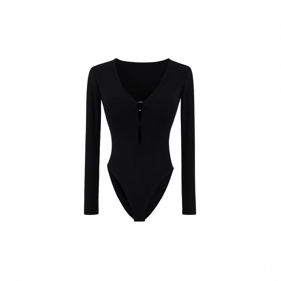 Body féminin à manches longues avec décolleté en V élégant et détail de bague décoratif Chic und Stil