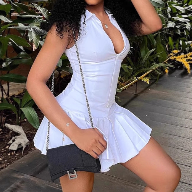 Robe mini femme avec jupe volumineuse et décolleté en V profond Chic und Stil