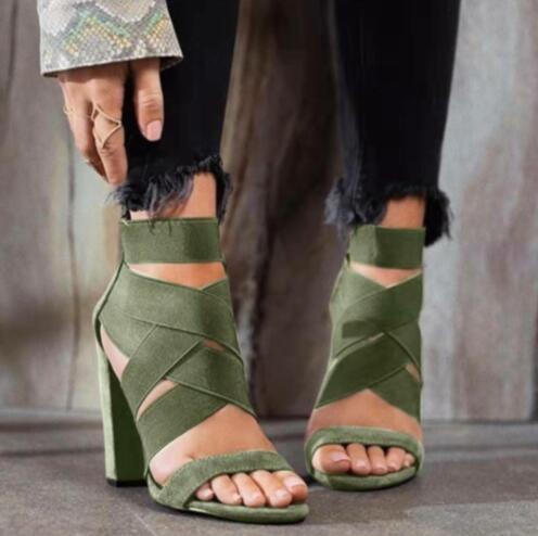 Sandales pour dames avec des lanières élégantes et un talon bloc Chic und Stil