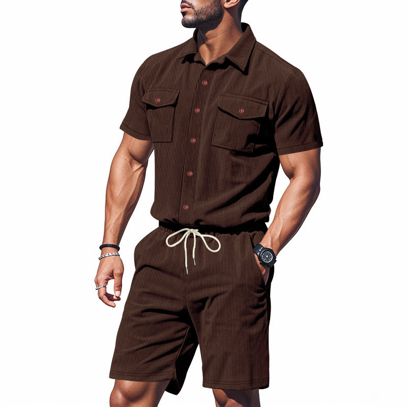 Costume de loisirs élégant pour hommes avec des détails structurés et des poches poitrine pratiques Chic und Stil