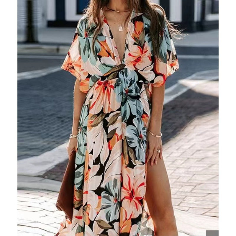 Robe maxi en fleurs à encolure habillée avec fente et ceinture Chic und Stil