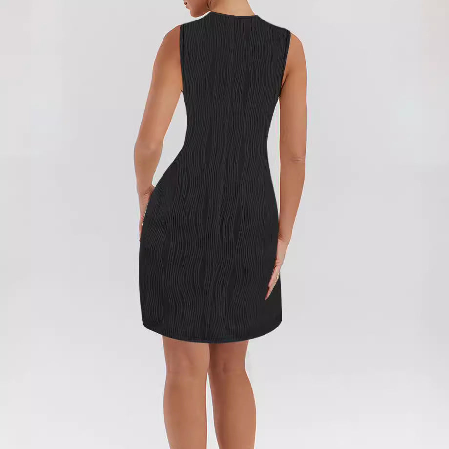 Robe portefeuille d'été pour femmes avec des détails élégants sur les bretelles et une fente latérale Chic und Stil