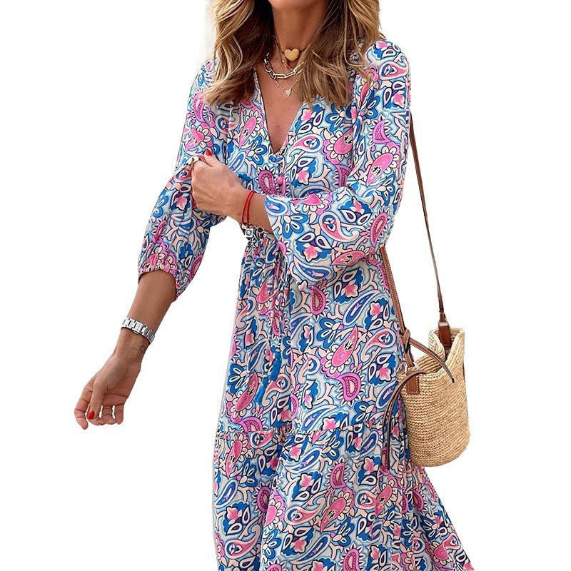 Robe maxi pour femmes avec un délicat motif cachemire et une élégante patte de boutonnage Chic und Stil