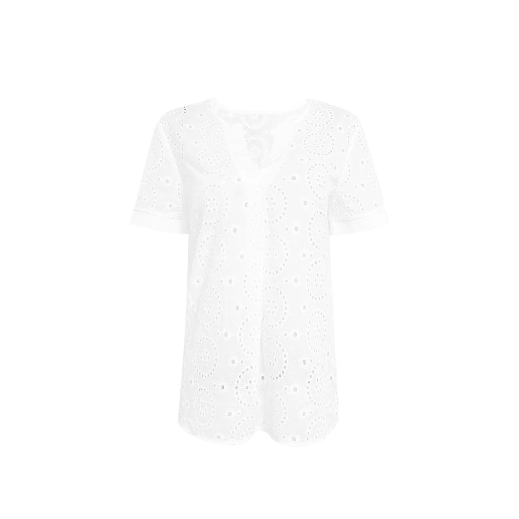 Chemisier femme avec des broderies florales ajourées et décolleté en V Chic und Stil