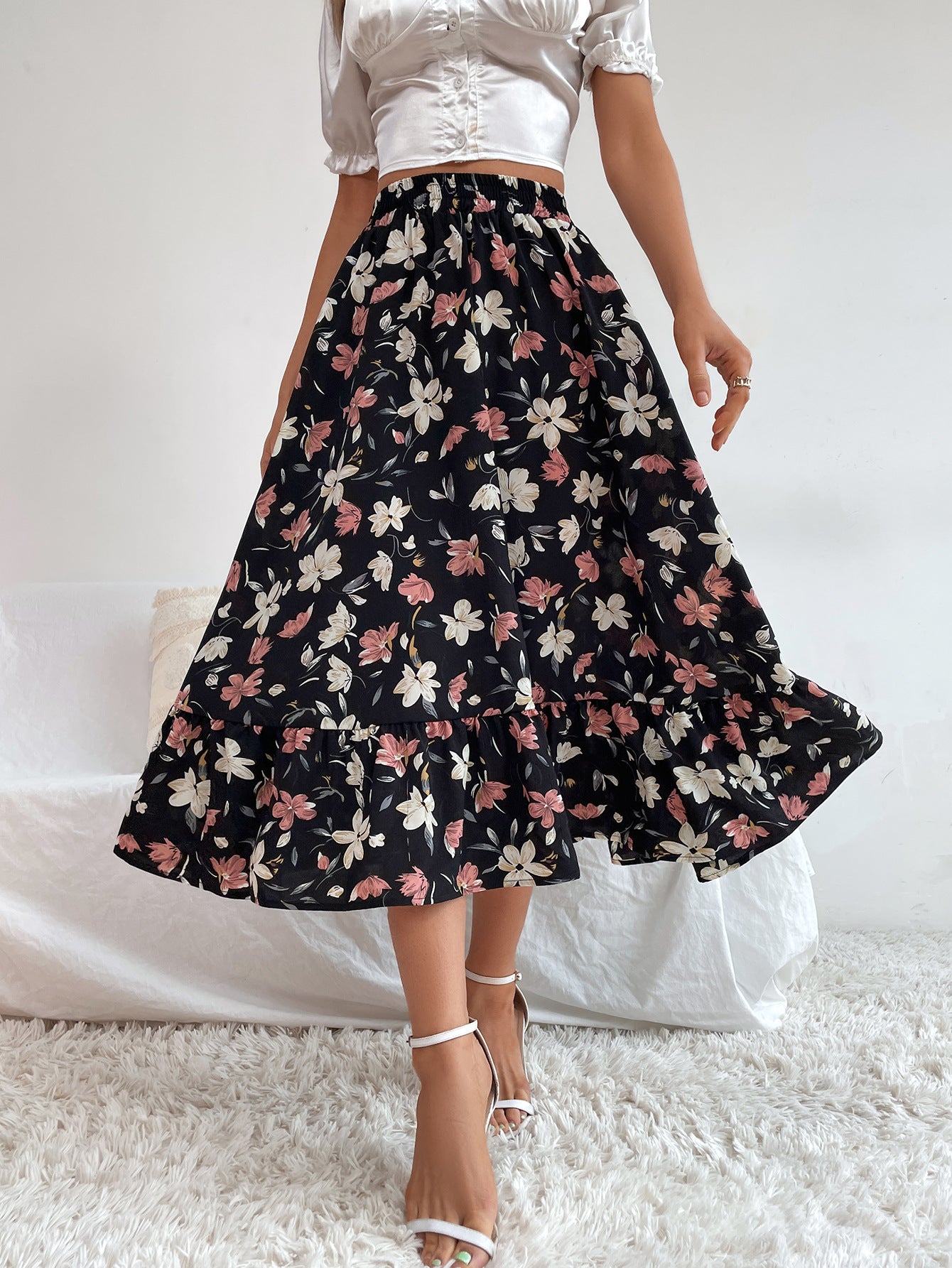 Jupe maxi femme avec design floral et ourlet volumineux Chic und Stil