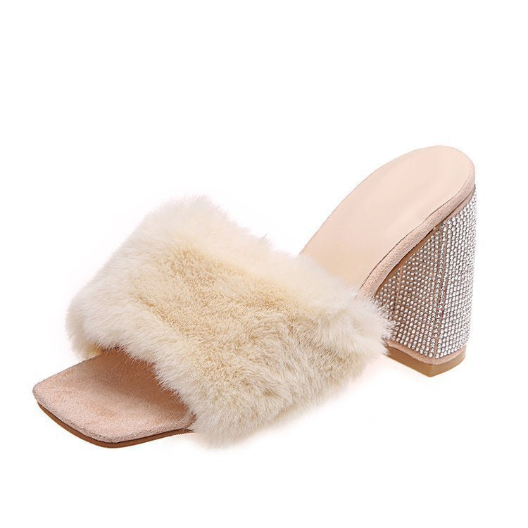 Mules glamourieuses pour dames avec fausse fourrure douce et talon scintillant Chic und Stil