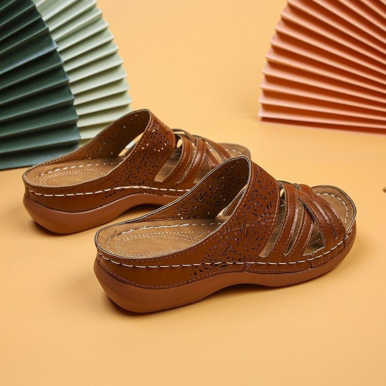 Sandales à brides confortables pour dames avec coupe florale et semelle ergonomique Chic und Stil