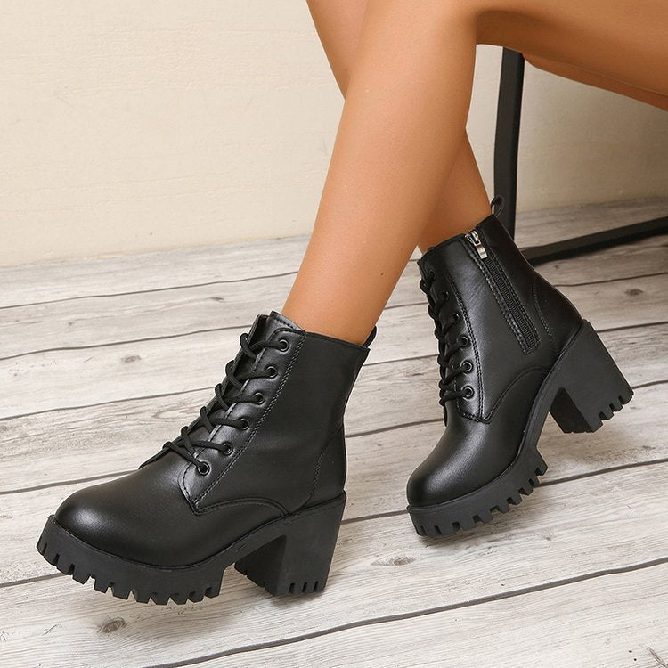 Bottines montantes pour dames avec un robuste talon bloc et lacets Chic und Stil