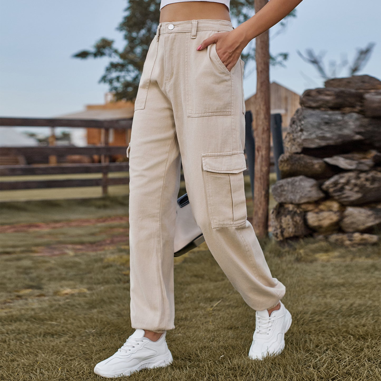 Women's cargo pants with side pockets and high waist Chic und Stil