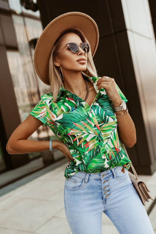 Chemisier à manches courtes imprimé tropical pour femmes avec patte de boutonnage Chic und Stil